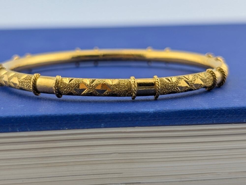 23 Karat Textured Bangle 15.1g